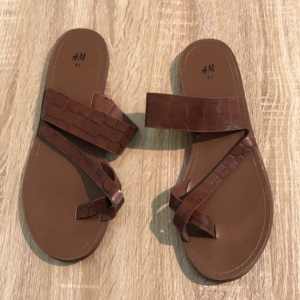 H&M animal print flat sandals - womens size 41. Used.